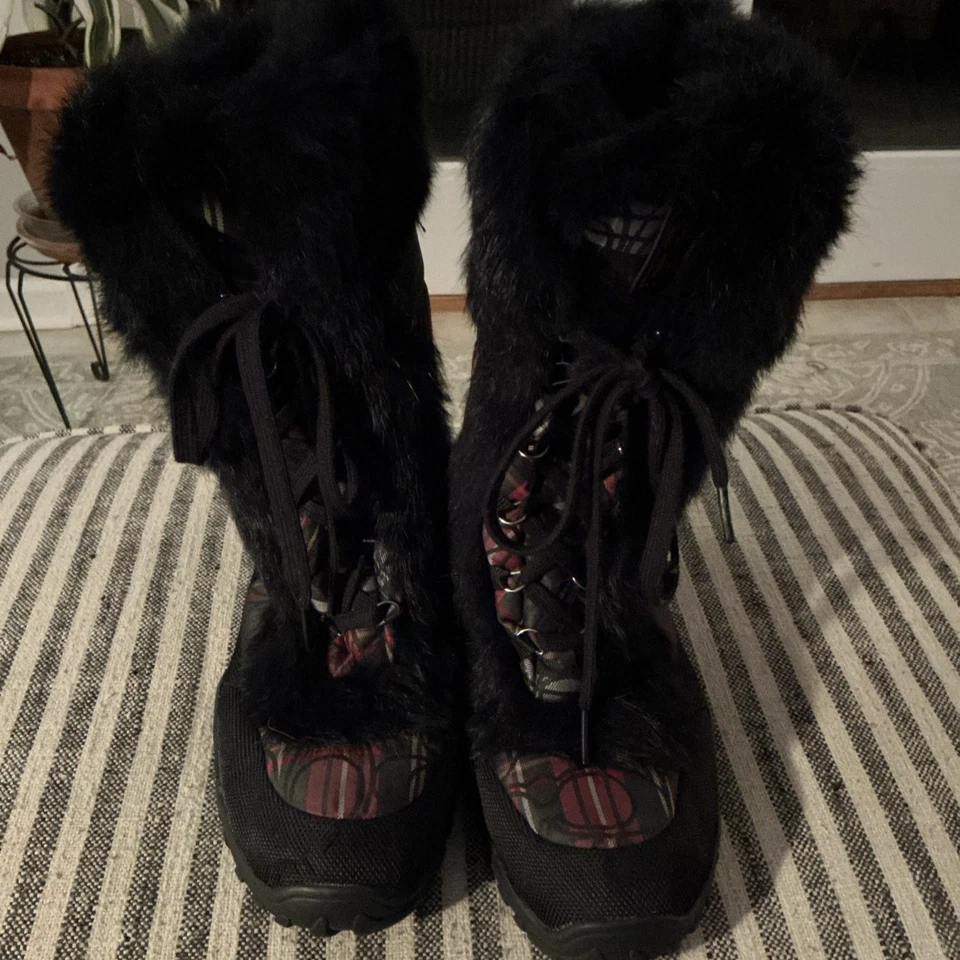 Botas para mujer Coach “Jennie” talla 11 negras y rojas con cordones de piel a cuadros Foto 1 de 4