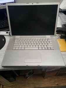 Apple MacBook Pro A1226 15,4" Laptop schaltet sich nicht ein kostenloser Versand Anzeige lesen - Bild 1 von 13