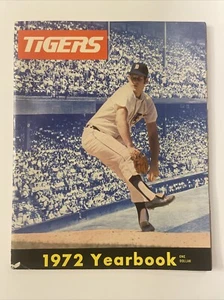 1972 DETROIT TIGERS OFFICIAL BASEBALL YEARBOOK . Bagged and boarded. - Picture 1 of 4