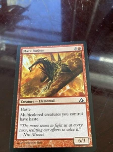 Maze Rusher - Dragon's Maze: #33 MTG TCG CARD - Foto 1 di 3