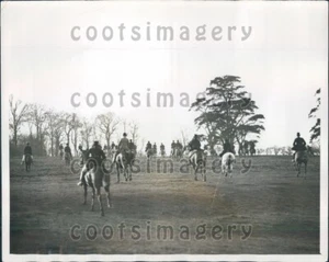 1926 Hunters on Horseback Yorkshire England Press Photo - Picture 1 of 2