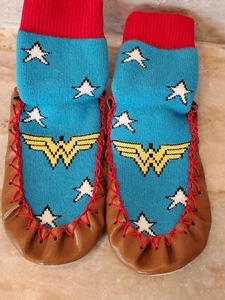 Hanna Andersson Wonder Woman Slippers Moccasins DC Comics size 7-9 Washable EUC - Picture 1 of 8