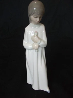 Girl with Candle Lladro Nao Figurine # 562 - retired - image 1 of 4