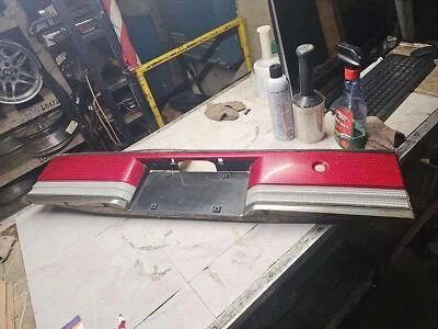 1989-1992 DODGE SPIRIT REAR CENTER TAILIGHT W/ DRIVERS LICENSE PANEL - Image 1 of 4