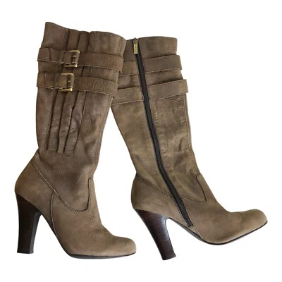 COLIN STUART загрузки высокий коричневый бежевый желтовато-коричневый нубук кожаный сложенный каблук молнии 7 - Изображение 1 из 4