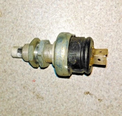 Porsche 924 944 968 (1981-1995) Brake Light Switch For Pedal Assembly 477945515 - Image 1 of 3