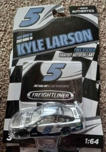 NEW! NASCAR AUTHENTICS 1:64 DIECAST 2021 WAVE-10 KYLE LARSON #5 FREIGHTLINER - Picture 1 of 5