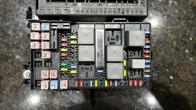 Caja de fusibles Ford Super Duty F-250 F-350 2005-07 original 6C3T-14A067-BD AB Foto 1 de 4