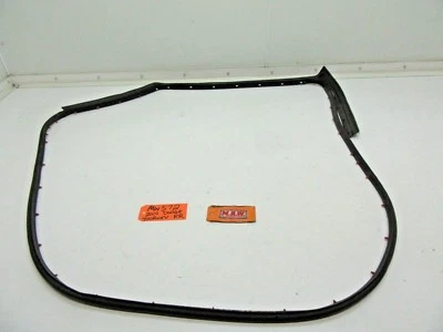 РЕЗИНОВОЕ УПЛОТНЕНИЕ ДВЕРНОЙ ПАНЕЛИ ПОГОДНАЯ ПОЛОСКА ПРАВАЯ ЗАДНЯЯ R RH RR для DODGE TRAVEL - Изображение 1 из 4