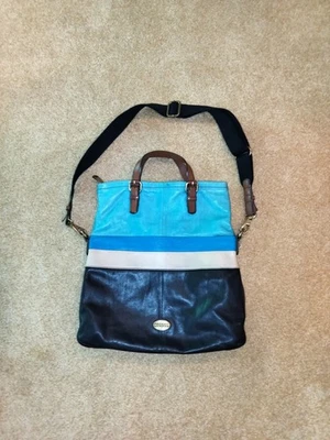 Bolso Bandolera Plegable de Cuero Fossil Explorer Cuatro Colores Artículo #2293 Foto 1 de 4