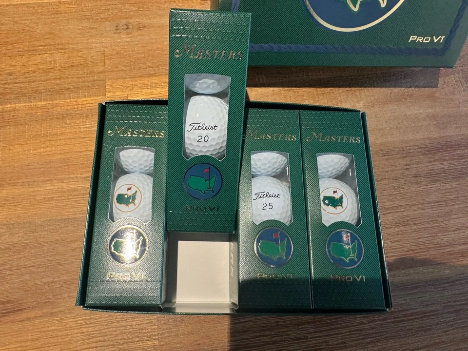 Juego de pelotas doradas 2025 Berckmans Place Masters Augusta National Golf Club Pro V1 Foto 1 de 2