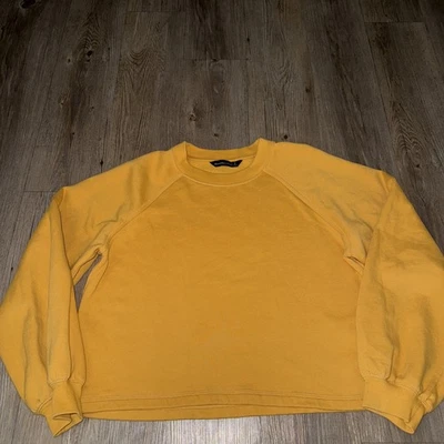 Sudadera corta suave Abercrombie & Fitch para mujer talla pequeña dorada amarilla usada en excelente estado Foto 1 de 4