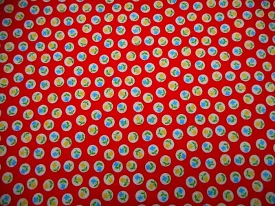 Tela de edredón por yarda pequeña azul amarillo floral en círculos blancos sobre algodón premium rojo  Foto 1 de 2