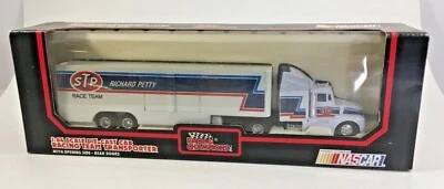  Nascar Racing Champions Richard Petty 1991 Racing Team Transporter Foto 1 de 4