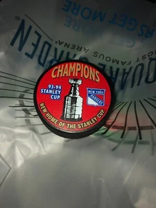 New York Rangers Puck 1994 Stanley Cup Champions NHL Brand New Bold Showpuck - Bild 1 von 2
