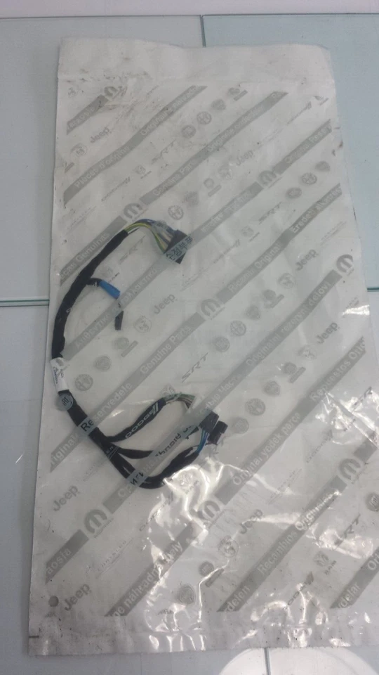 Arnés de cableado del volante Chrysler 2011-2016 OEM Mopar 68150026AA Foto 1 de 4