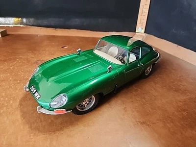 Coche Diecast Jaguar Tipo E Verde Oscuro Escala 1/18 De Colección Raro Hecho en Italia  Foto 1 de 4