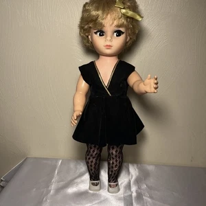 1966 Mod Glamour Chica Muñeca Ojos de Gato Traje Negro PM Sales Inc Paula Mae 19"" - Imagen 1 de 17