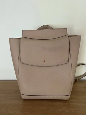 MOCHILA DE CUERO MIMCO SUBLIME, COLOR ES ALMENDRA CLARA, NUEVA Foto 1 de 4