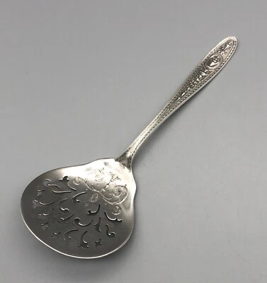 Servidor de tomate perforado Wedgwood de plata esterlina internacional de colección Foto 1 de 4