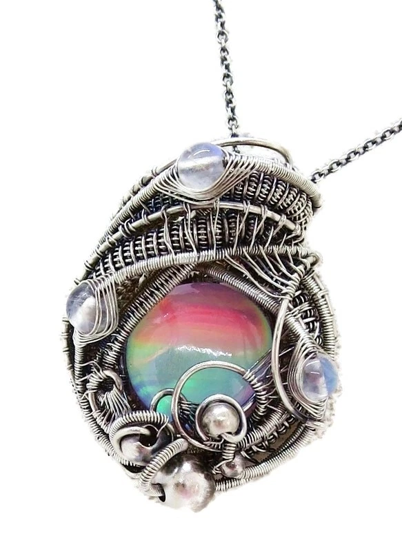 Collar Aurora Opal envuelto en alambre en plata de ley con piedra lunar arco iris Foto 1 de 4
