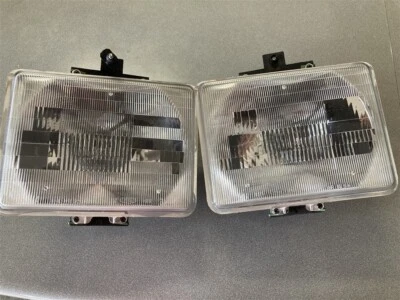 Lâmpada de cabeça Ford Aerostar usada fabricante de equipamento original 1992 - 97 PAR - Imagem 1 de 4