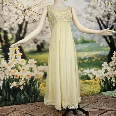 20 世纪 60 年代黄色 Maxi 睡袍连衣裙带蕾丝帝国腰仙女公主复古 — 第 1/4 张图片