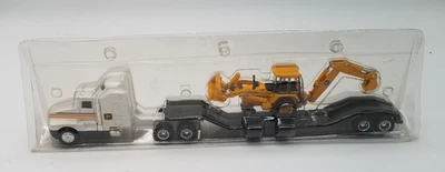 ERTL - 1/64 John Deere Backhoe Loader Hauling Set - Image 1 of 4