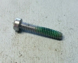Vite obsoleta ORIGINALE NOS VINTAGE Poulan testa di riempimento scanalata OEM 15623 originale - Foto 1 di 4