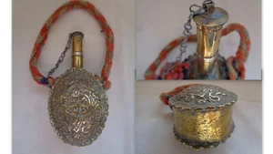 POIRE A POUDRE BRONZE CISELE ET LAITON ETHNIQUE - Picture 1 of 3