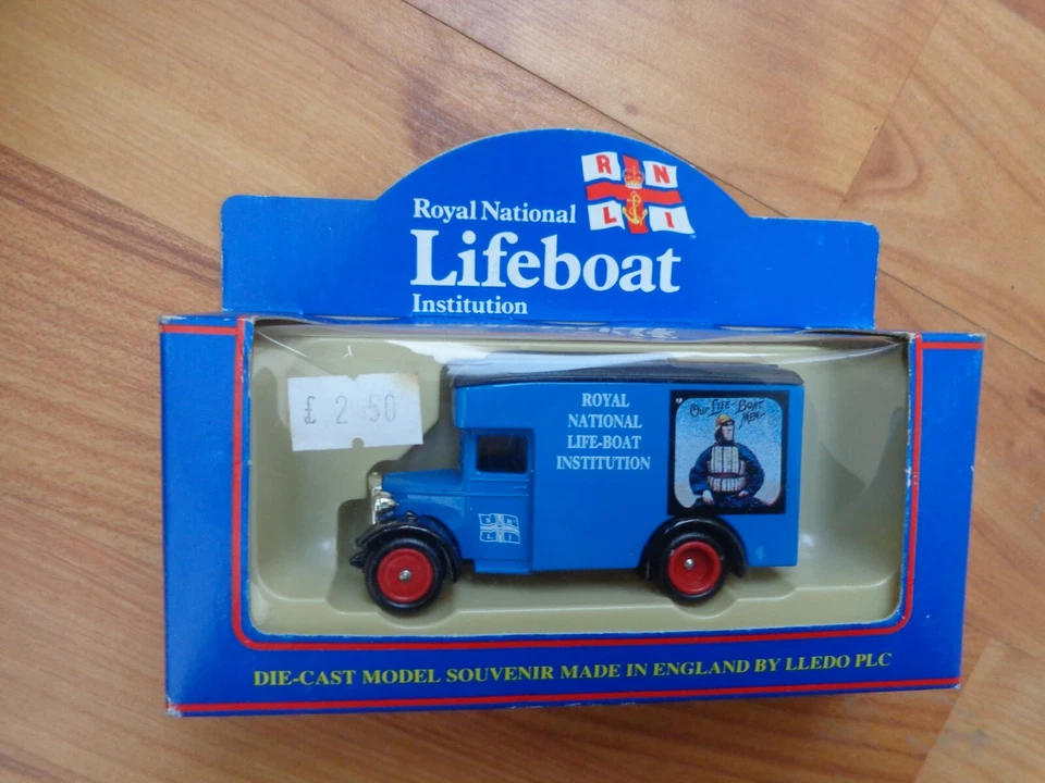 LLEDO DAYS GONE CLASSIC RNLI LIFEBOAT DENNIS PARCELS VAN BOXED - Image 1 of 1