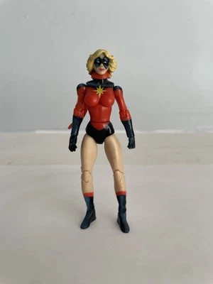 Marvel Universe 3.75 Series 3 Ms. Marvel #023 - Image 1 of 4