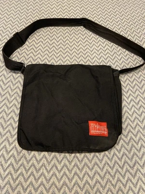 Manhattan Portage 黑色邮差斜挎包 – 美国制造 — 第 1/4 张图片
