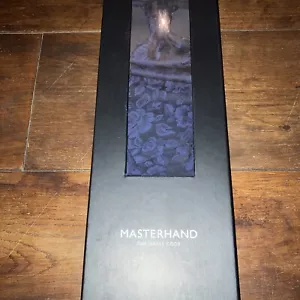 MASTERHAND Sciarpa cravatta e tascabile, nero + blu navy motivo floreale NUOVO PREZZO AL PUBBLICO €100 - Foto 1 di 8