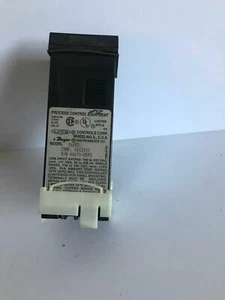 Dwyer 16153 Temperature Controller - Picture 1 of 3
