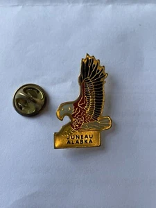 Vintage Canadian Souvenir Badge Brooch Juneau Alaska Eagle Travel - Picture 1 of 6
