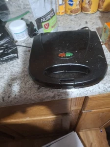 Aigostar Sandwich Maker with Non-stick Deep Grid Surface New In Box - Picture 1 of 1
