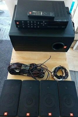 Amplificador procesador envolvente JBL ESC200 con 4 altavoces, control remoto, subwoofer y cable Foto 1 de 4