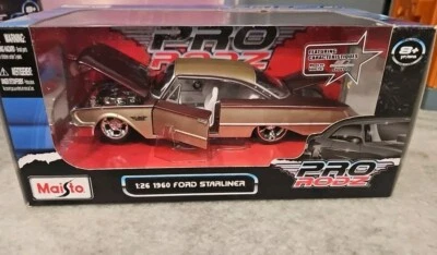 Трудно найти Maisto Pro Rodz масштаб 1:26 1960 FORD STARLINER литая - коричневая/золотистая - Изображение 1 из 4