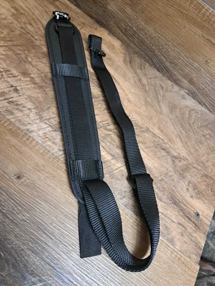 Eslinga para rifle de nailon acolchada negra conexión exterior con pivotes Foto 1 de 4