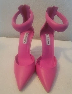 STEVE MADDEN ELE Puff ANKEL PUFF STRAP Barbie Pink Bubblegum Size 9 (NWOB) - Picture 1 of 5