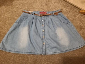 Boohoo Denin Blue Mini Skirt With Buttons & Brown Belt Size 12 BNWT - Picture 1 of 7