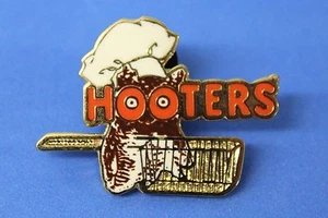 HOOTERS RESTAURANTE PERSONAL CHEF COCINERO HOOTIE CESTA FREIDORA SOLAPA PIN - Imagen 1 de 3