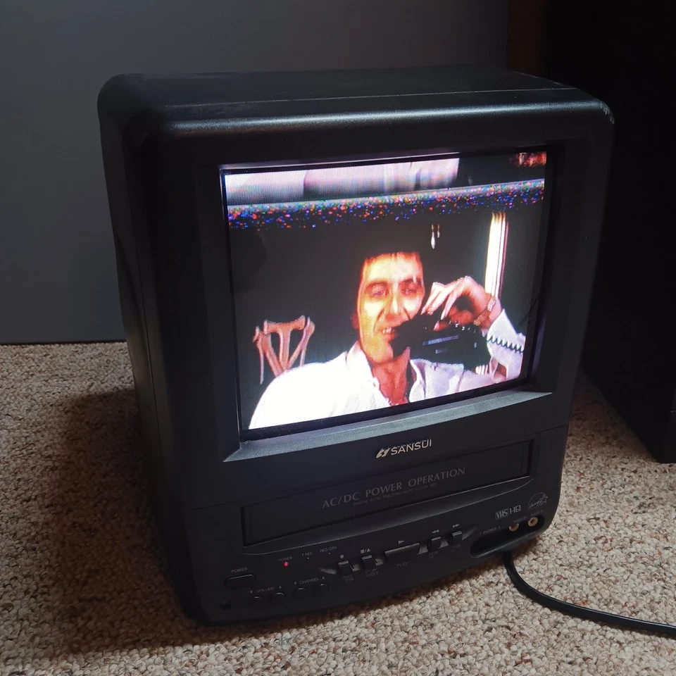 Sansui Portable TV VCR Model COM0960 CRT For Parts Repair "Rolling Screen"  - Image 1 of 4
