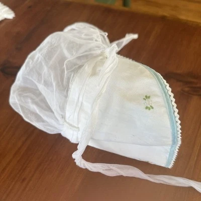 Babero grande vintage bebé niña calado a mano encaje blanco bordado flor Foto 1 de 4