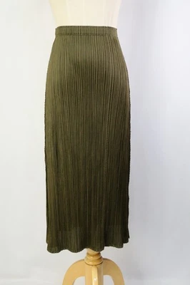 Falda verde PLEATS PLEASE ISSEY MIYAKE 158 9559 Foto 1 de 4