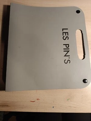 Classeur Pin's Gris  - L13  - Photo 1/3