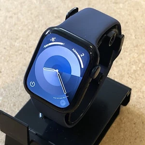 Apple Watch Series 7 S7 Boîtier GPS 41mm avec Bracelet Bleu Foncé M/L Batterie Santé 89% - Photo 1 sur 11