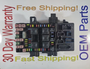 OEM 5L1T-14A067-AC Ford Expedition Lincoln Navigator Fuse Box Relay Unit - Picture 1 of 3