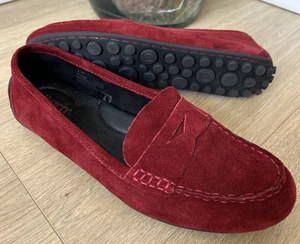 Mocasines planos Finley BORN de gamuza para mujer talla 8,5 rojo borgoña Penny - Imagen 1 de 8